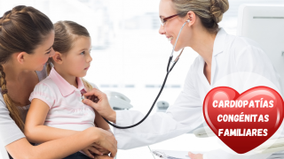 doctora a la izquierda y a la derecha madre abrazando a hija