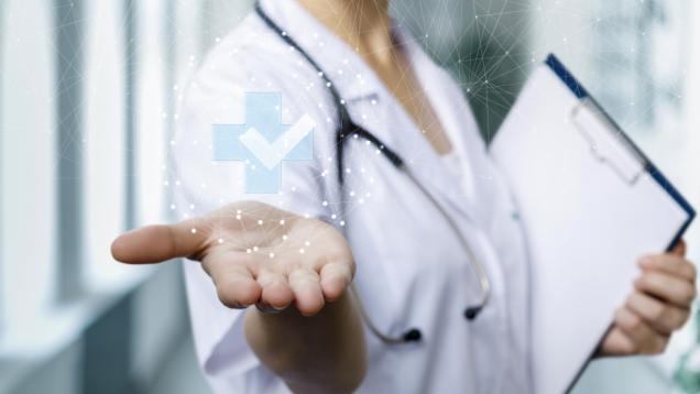 torso girado hacia el frente de doctora con la mano extendida y sobre ella una imagen prediseñada de una cruz con un che-king sobre ella