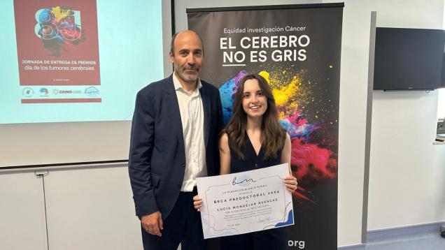 retrato de un hombre y una mujer con un diploma